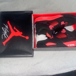 Jordan 4 red thunder
